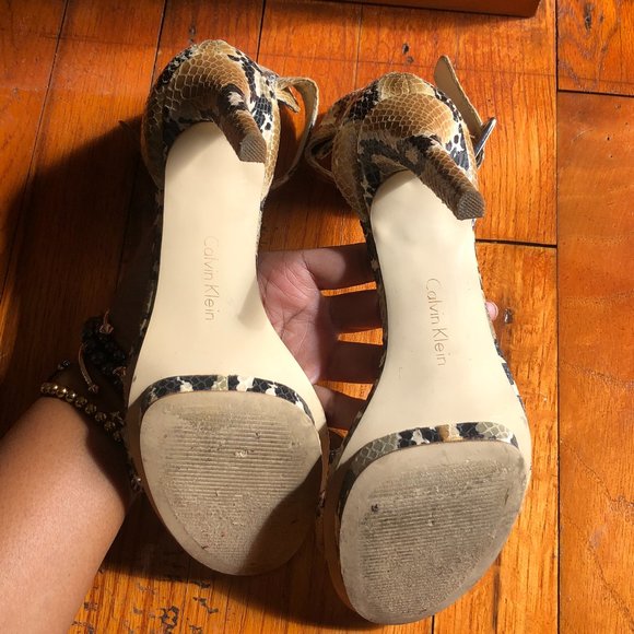 CALVIN KLEIN Vivian Snakeskin Stillettos SZ 8 - Picture 3 of 7